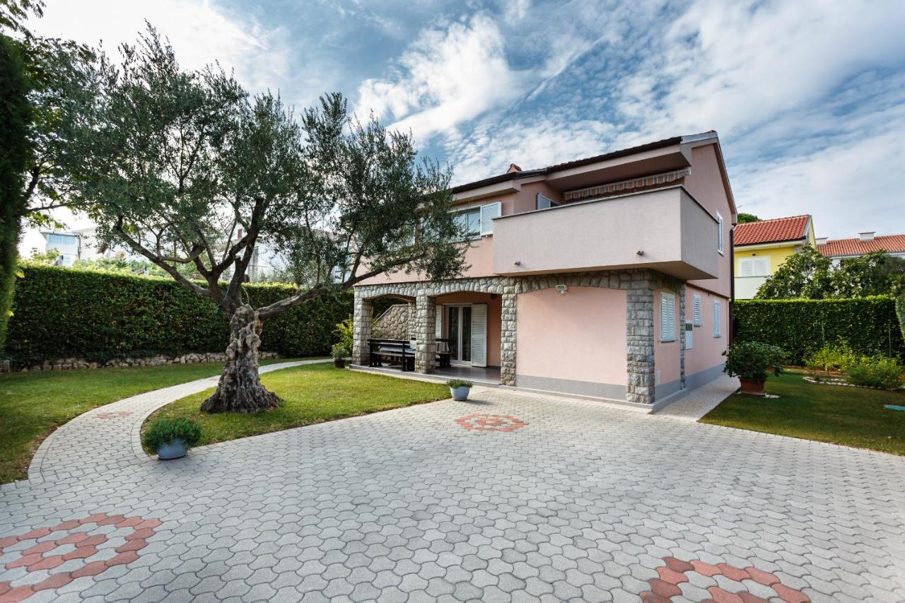 Premium Apartment Near Center And Beach With Parking Krk Town Exterior photo